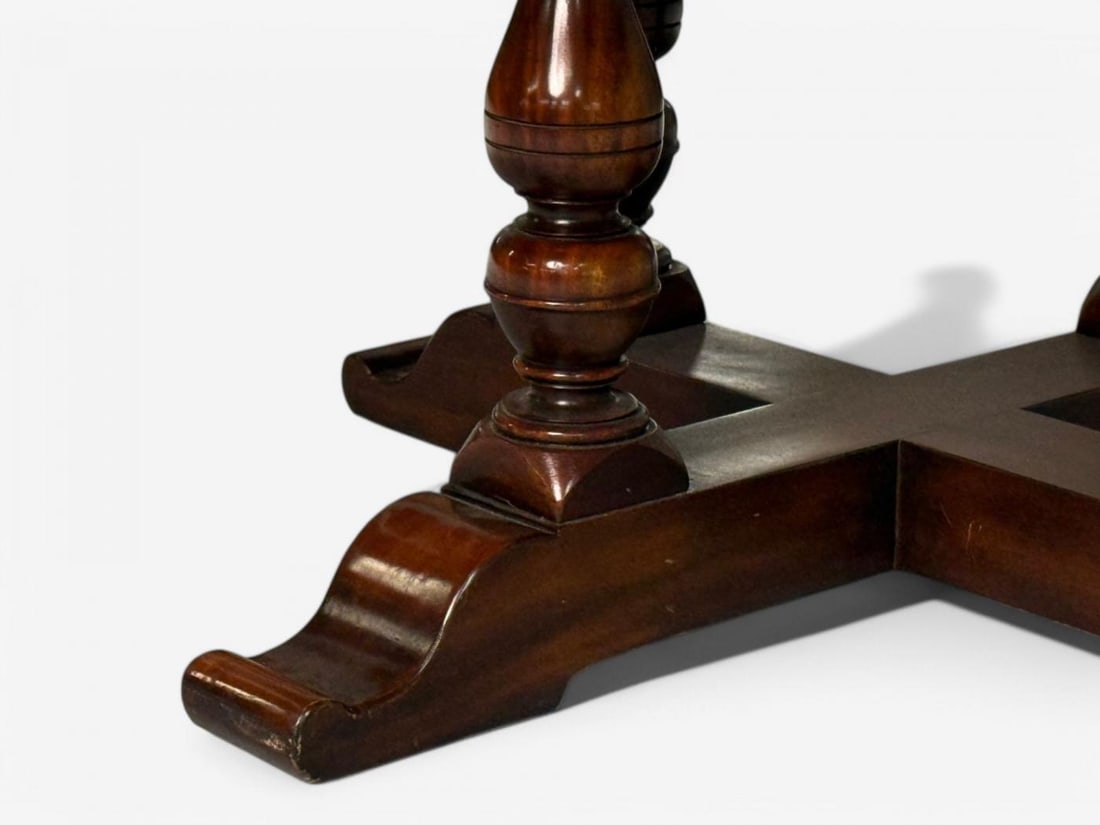 Farmhouse Style, Walnut, Jupe Round Dining Table, USA, 20th C. - 12