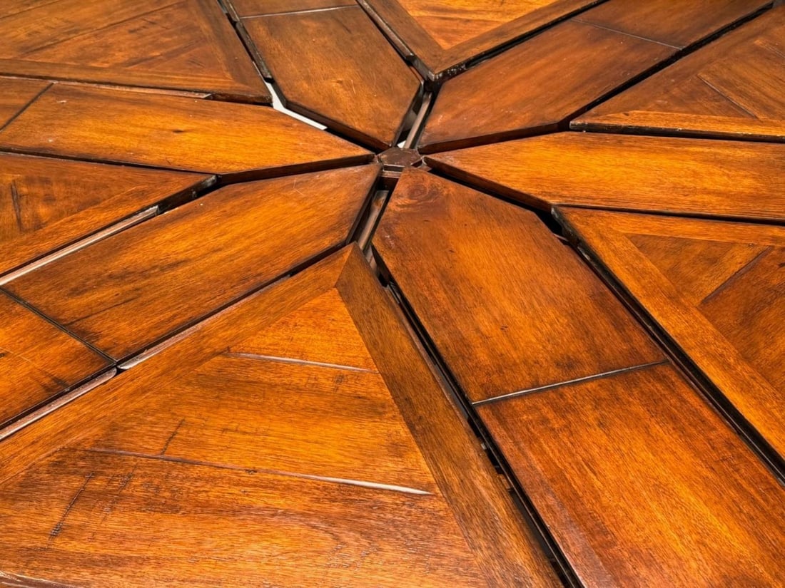 Farmhouse Style, Walnut, Jupe Round Dining Table, USA, 20th C. - 9