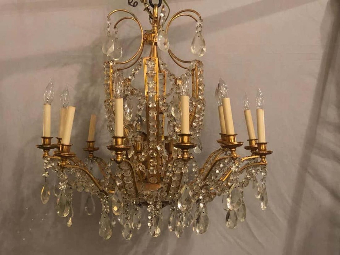 Fine Cut Crystal and Gilt Bronze Neoclassical Eighteen-Light Chandelier - 3