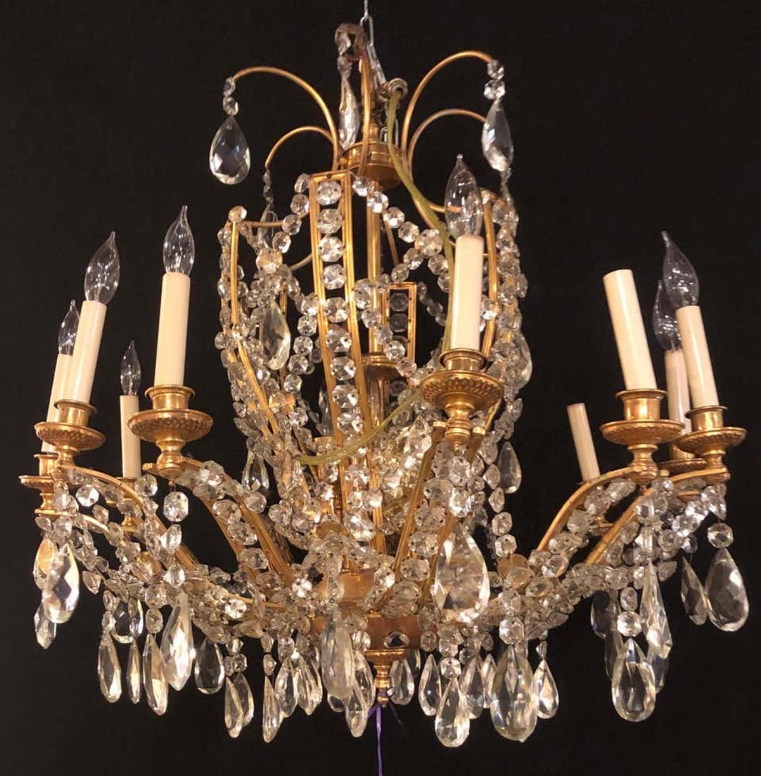 Fine Cut Crystal and Gilt Bronze Neoclassical Eighteen-Light Chandelier - 4