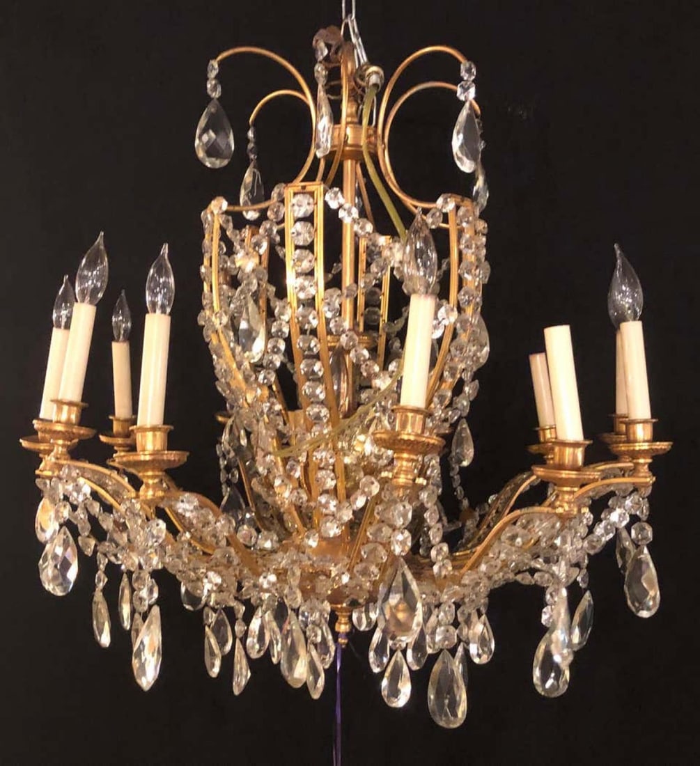 Fine Cut Crystal and Gilt Bronze Neoclassical Eighteen-Light Chandelier - 5