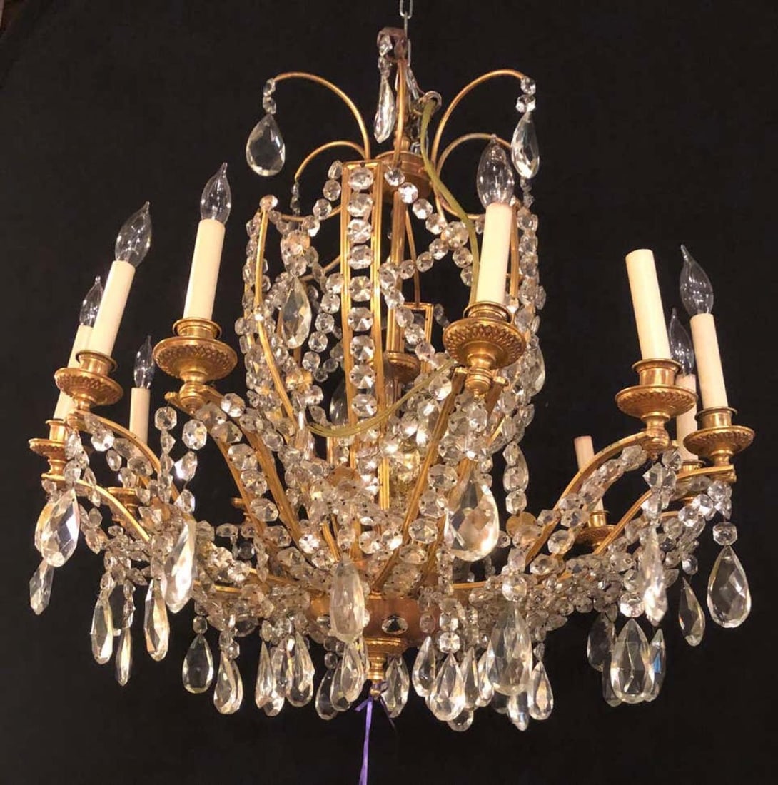 Fine Cut Crystal and Gilt Bronze Neoclassical Eighteen-Light Chandelier - 6