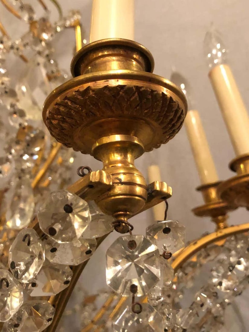 Fine Cut Crystal and Gilt Bronze Neoclassical Eighteen-Light Chandelier - 8