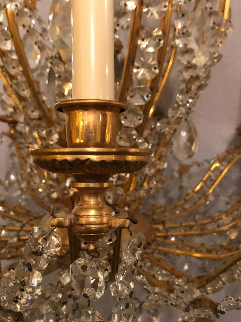 Fine Cut Crystal and Gilt Bronze Neoclassical Eighteen-Light Chandelier - 9