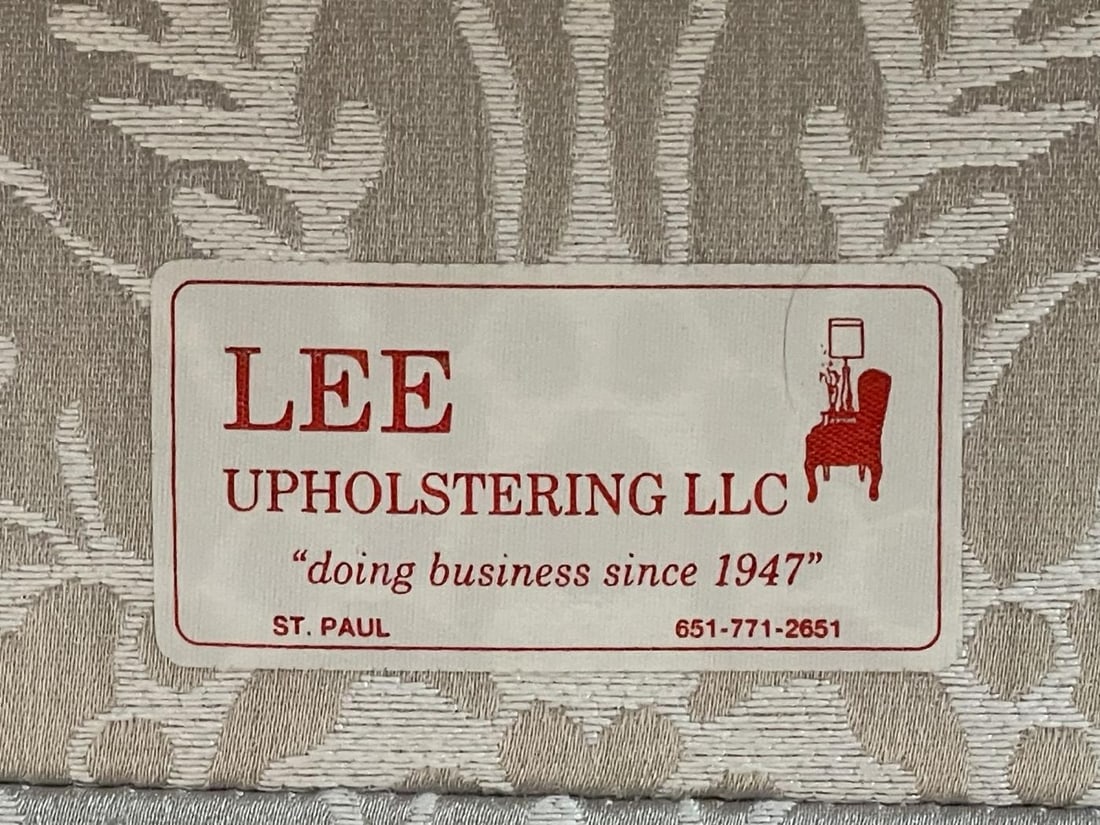 Small Louis XV Mahogany Carved Settee / Sofa, Floral Silk Upholstery - 9