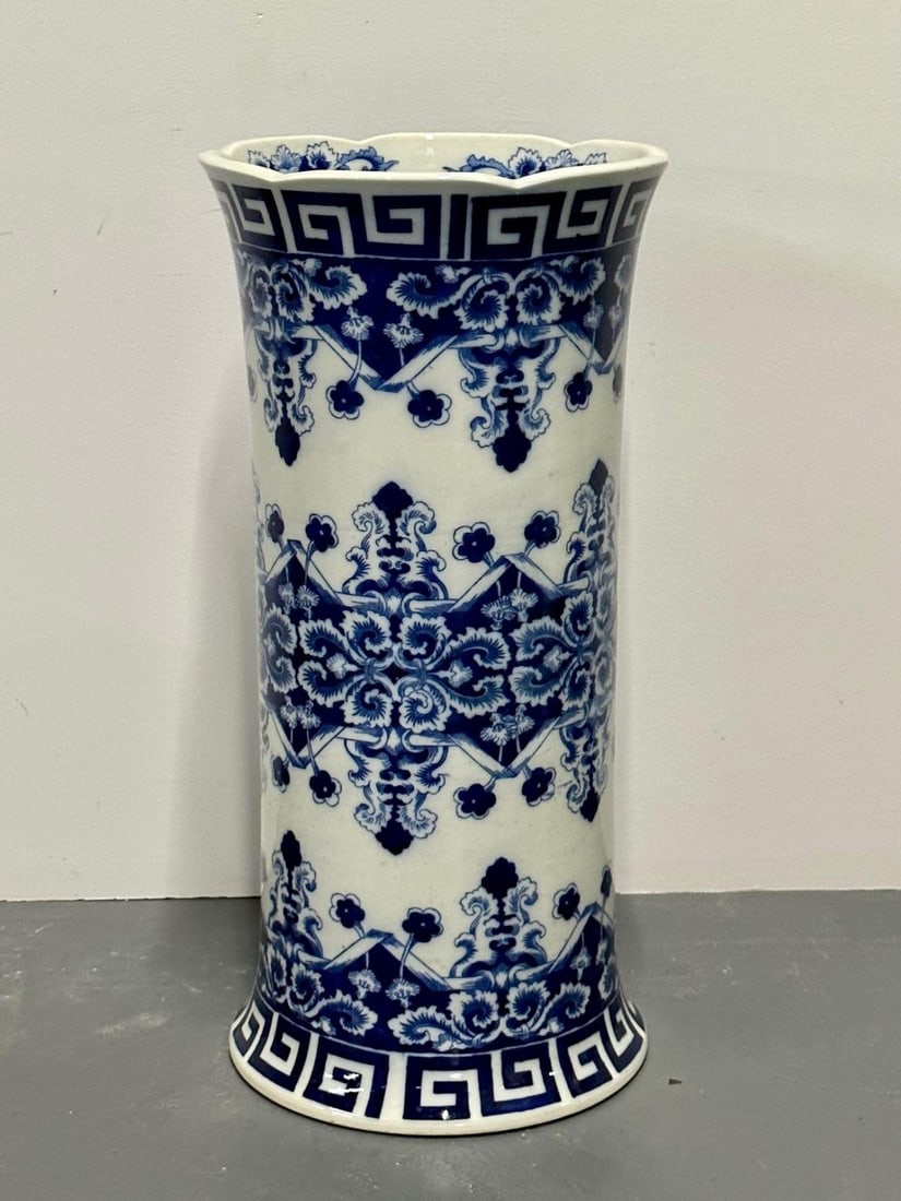 Oriental Porcelain Flow Blue White Umbrella Stand, Large Vase, Floral Decorated - 3