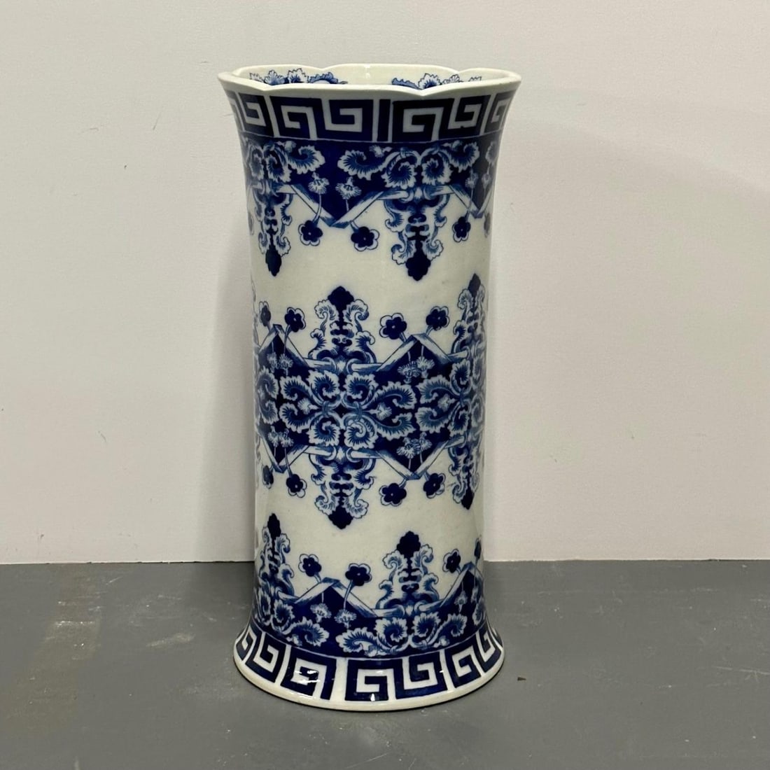 Oriental Porcelain Flow Blue White Umbrella Stand, Large Vase, Floral Decorated - 5