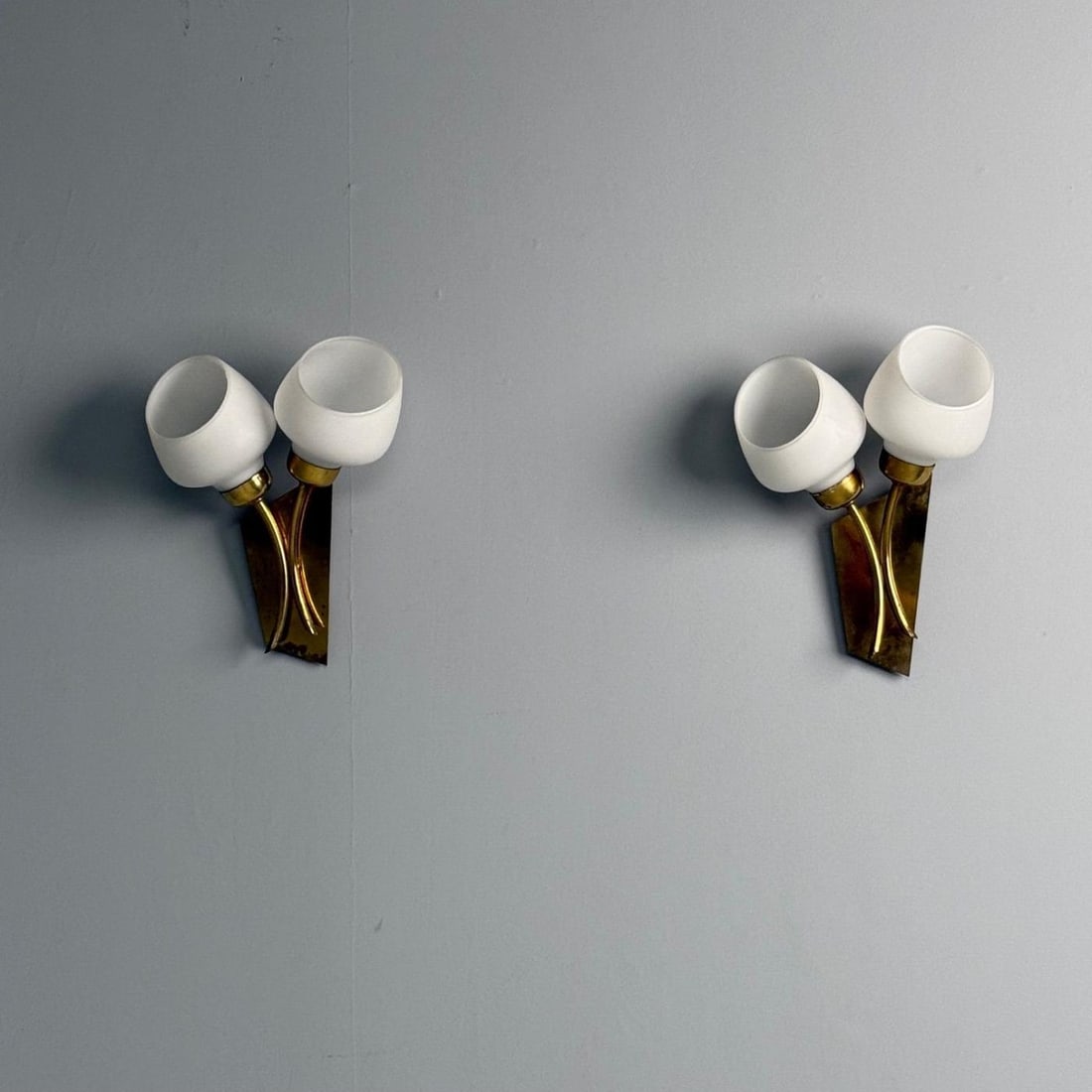 Italian Mid-Century Modern, Tulip Form Wall Sconces, Patinated Brass, 1950s - 3