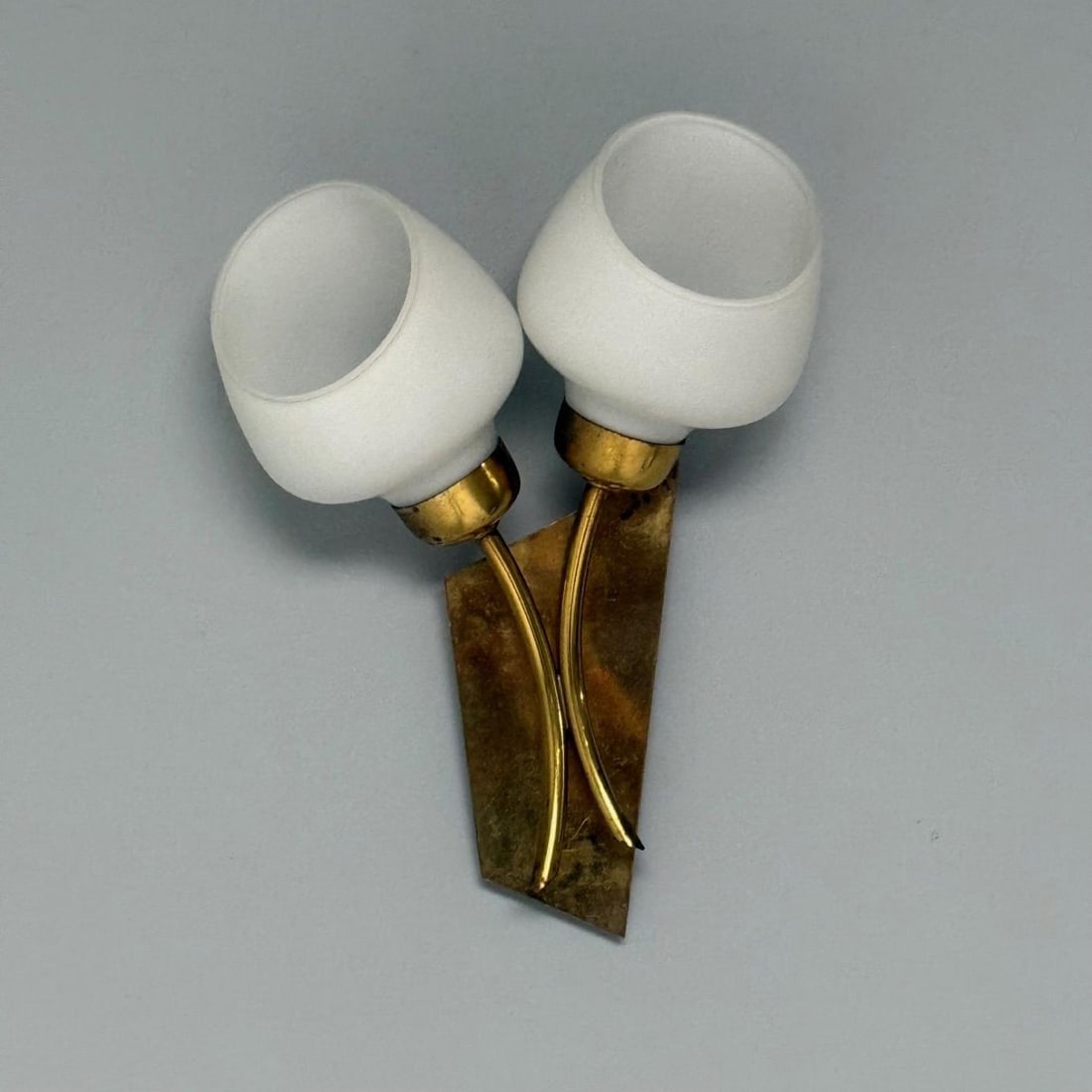 Italian Mid-Century Modern, Tulip Form Wall Sconces, Patinated Brass, 1950s - 5