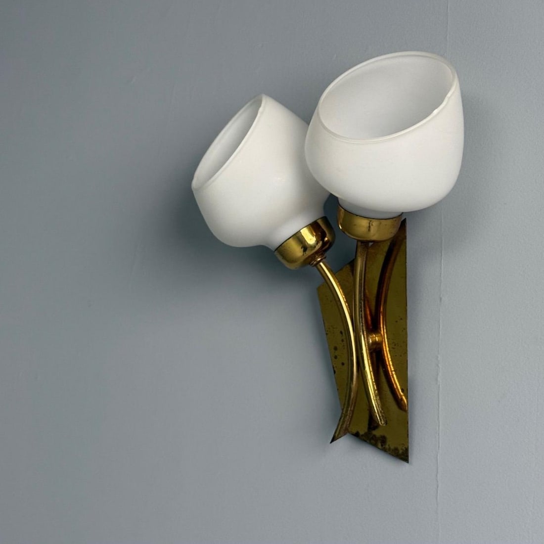 Italian Mid-Century Modern, Tulip Form Wall Sconces, Patinated Brass, 1950s - 6