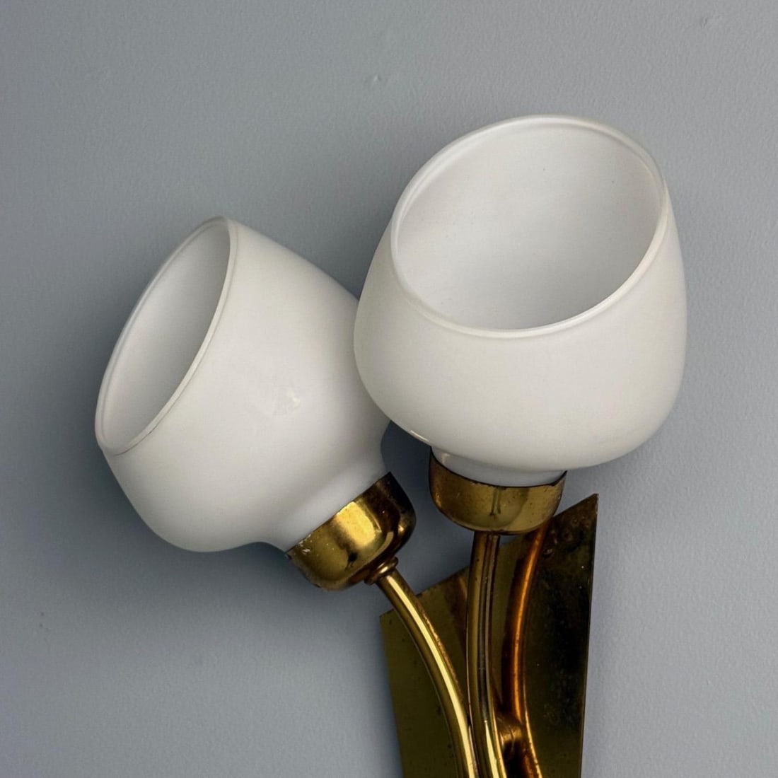Italian Mid-Century Modern, Tulip Form Wall Sconces, Patinated Brass, 1950s - 7
