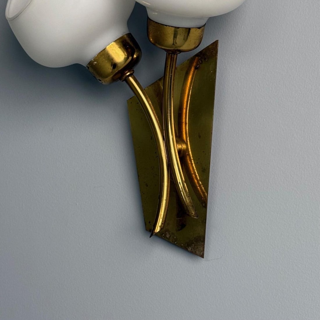 Italian Mid-Century Modern, Tulip Form Wall Sconces, Patinated Brass, 1950s - 8