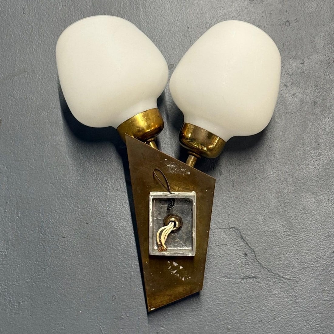 Italian Mid-Century Modern, Tulip Form Wall Sconces, Patinated Brass, 1950s - 9