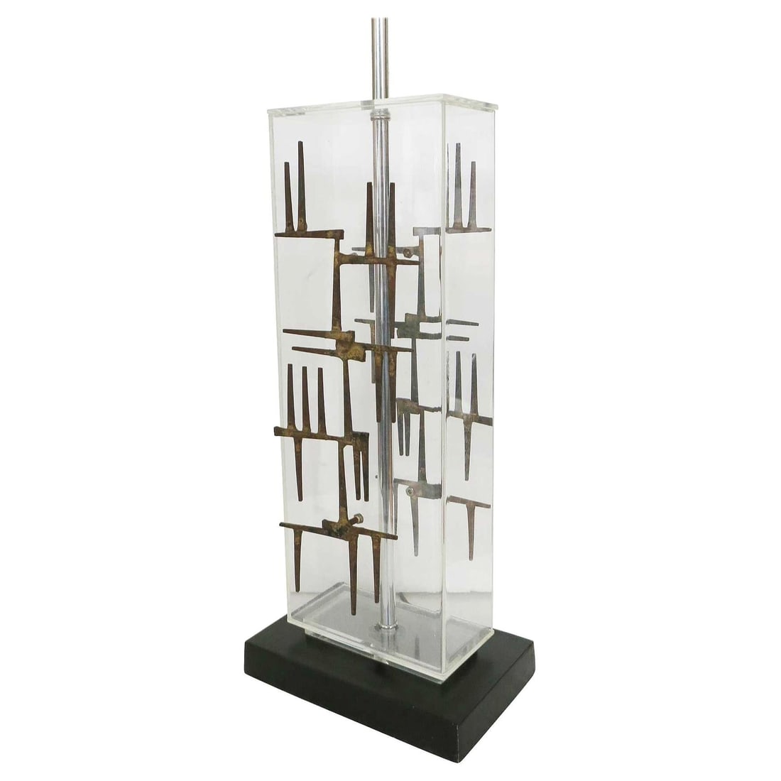 Brutalist Nail Sculptural Lucite Table Lamp by Laurel - 9