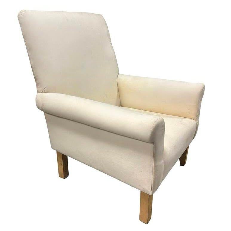 White Muslim Cloth Club Chair W/ Red Cover from Red Corner Movie 1997 - 10