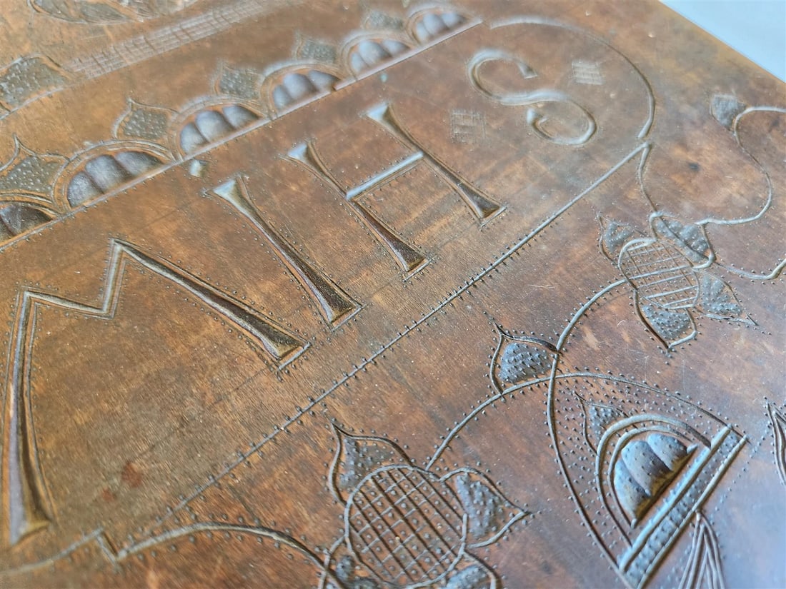 1790 BIBLE BOX HAND CARVED WOOD antique RARE SHAPE - 2