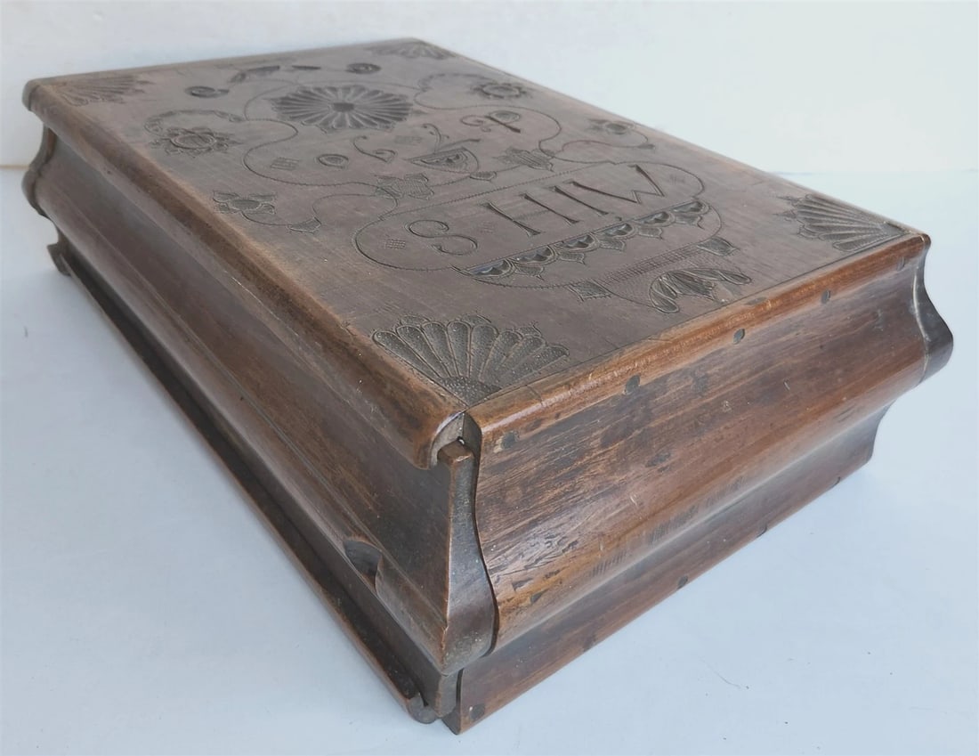 1790 BIBLE BOX HAND CARVED WOOD antique RARE SHAPE - 6