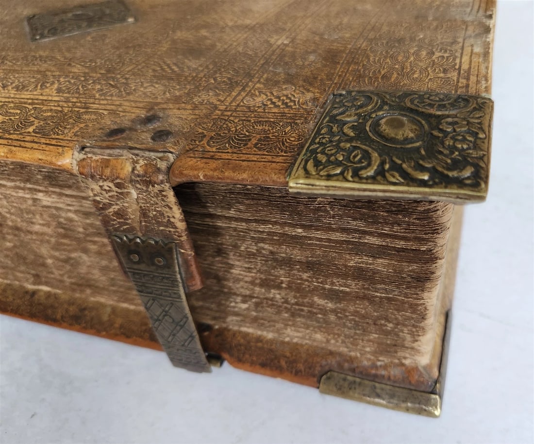 1770 BIBLE in GERMAN antique PIGSKIN FOLIO w/ BRASS FITTINGS illustrated w/ MAPS - 3