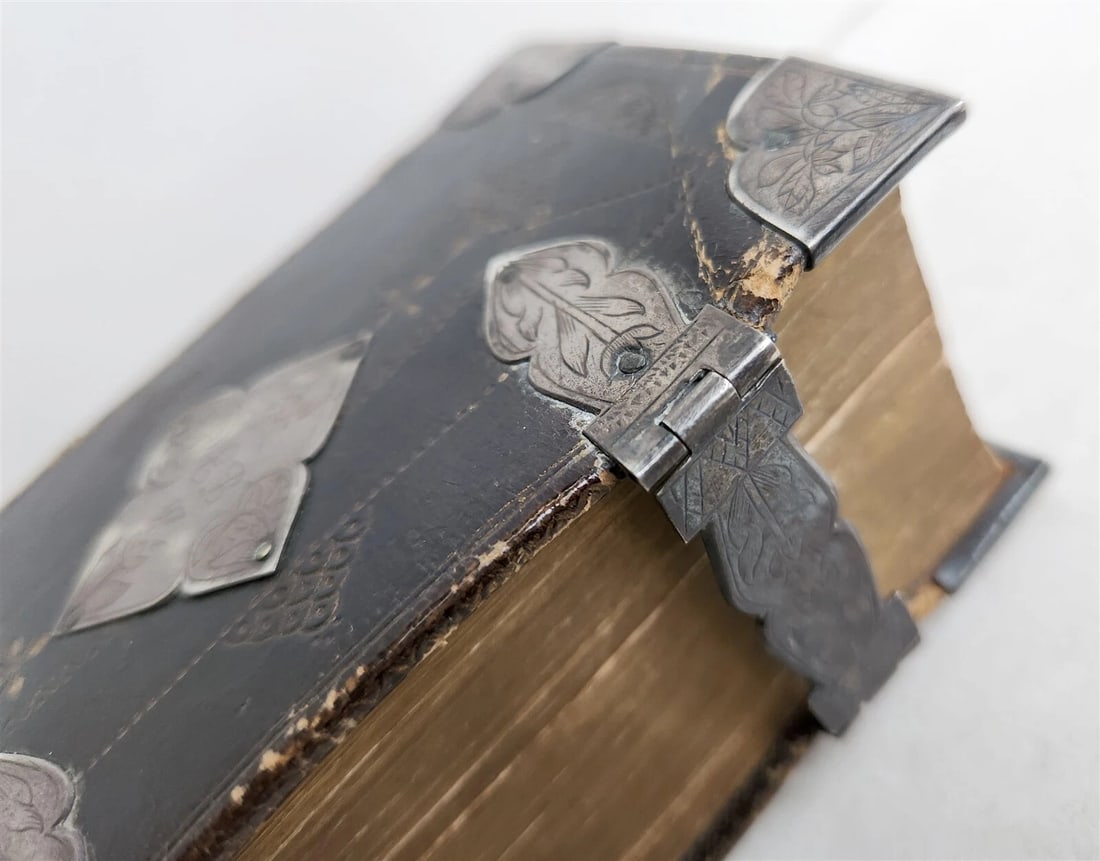 1697 BIBLE in ENGLISH OLD & NEW TESTAMENT antique w/ SILVER DECORATIONS & CLASPS - 6