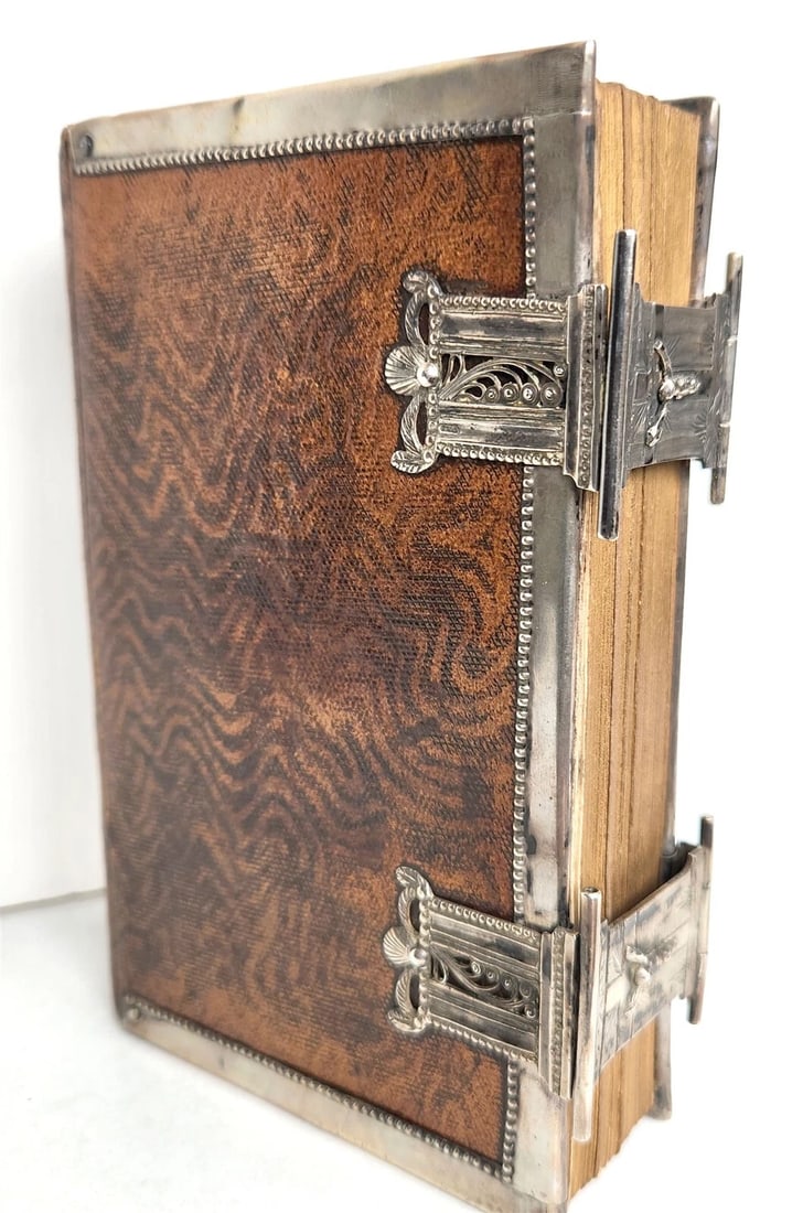 1843 DUTCH CHURCH BOOK antique w/ SILVER EDGES & CLASPS: Title: 1843 DUTCH CHURCH BOOK antique w/ SILVER EDGES & CLASPS Description: De Christen in bespiegeling en oefening, of verzameling van Onderwijzingen en Gebeden. Uitgegeven door een Roomsch Priester.