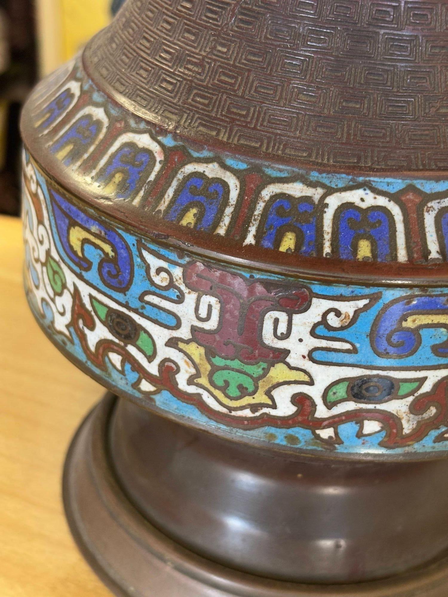 1910 Meiji Period Japanese Cloisonné Lamp with Wrought Iron and Enamel Shade - 19