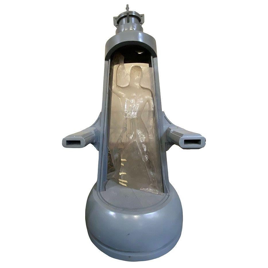 Futurist Cryogenic Freezing Chamber Tube Sculpture Hero Prop, 1997 Austin Powers - 8