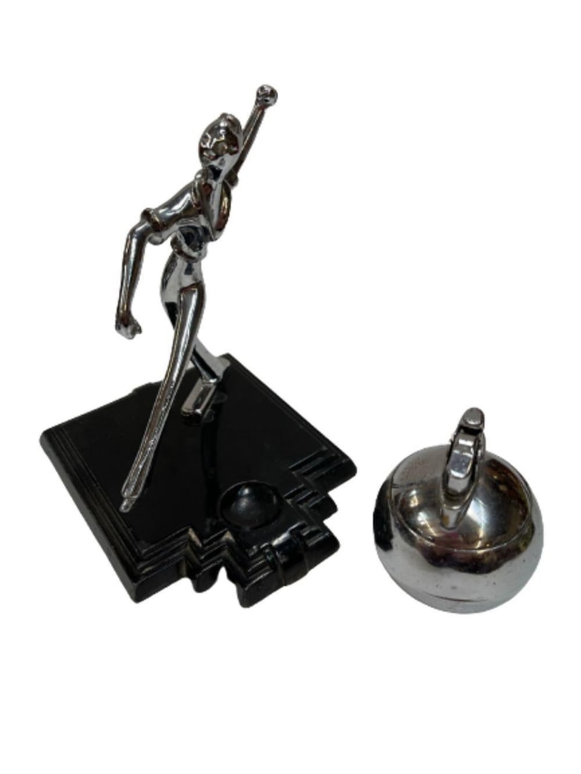 Art Deco Ball Player Table Table Lighter with Base by Ronson - 5