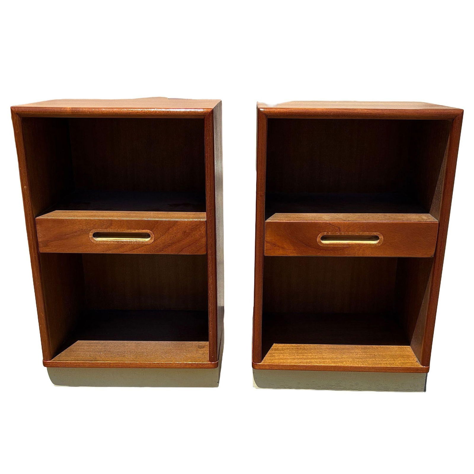 Pair of Teak and Mahogany Mid Century Nightstands by Edward Wormley for Dunbar - 17