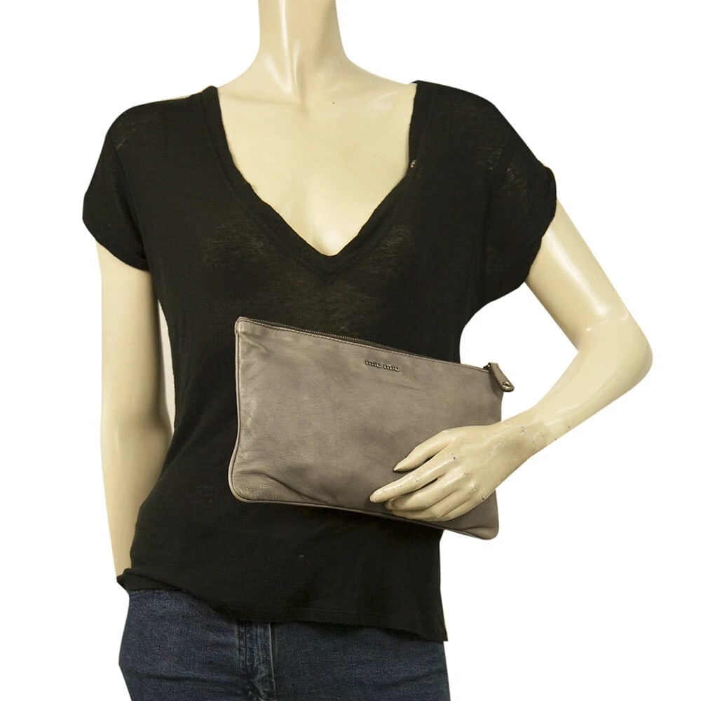 Miu Miu gray distressed leather medium sized clutch bag with gunmetal hardware - 8
