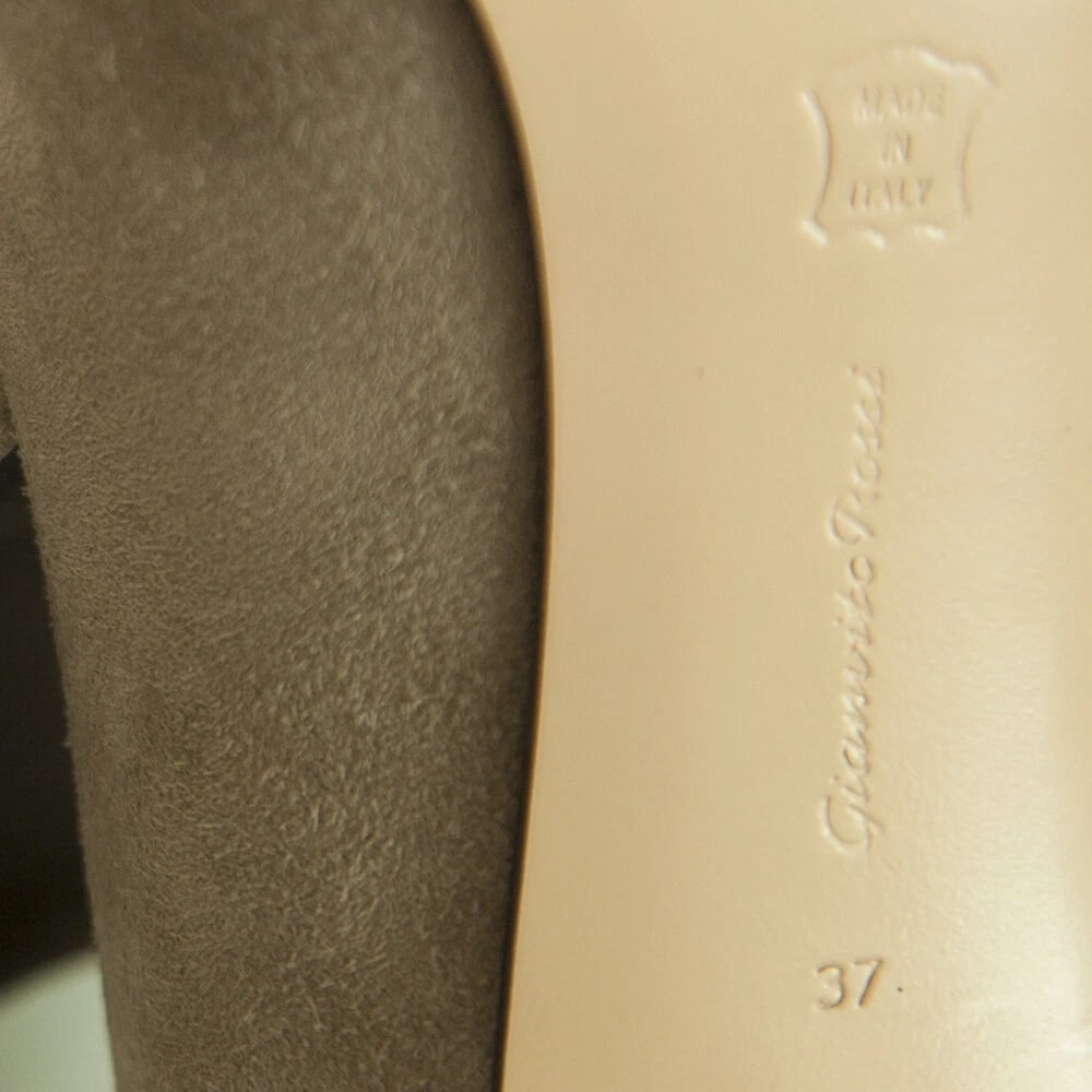 Gianvito Rossi Taupe Suede Round Toe Pumps Slim High Heels Shoes size 37 - 8