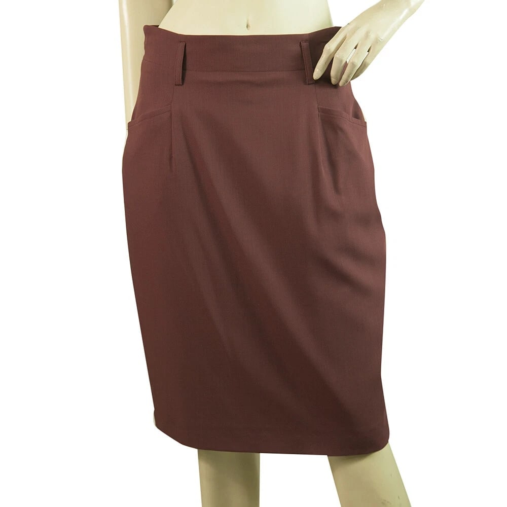 Loro Piana & Windsor Burgundy Virgin Wool Blend Knee Length Skirt size 38: Title:Loro Piana & Windsor Burgundy Virgin Wool Blend Knee Length Skirt size 38Description:Loro Piana & Windsor Burgundy Virgin Wool Blend Knee Length Skirt size 38 Classic and elegant Loro Piana -