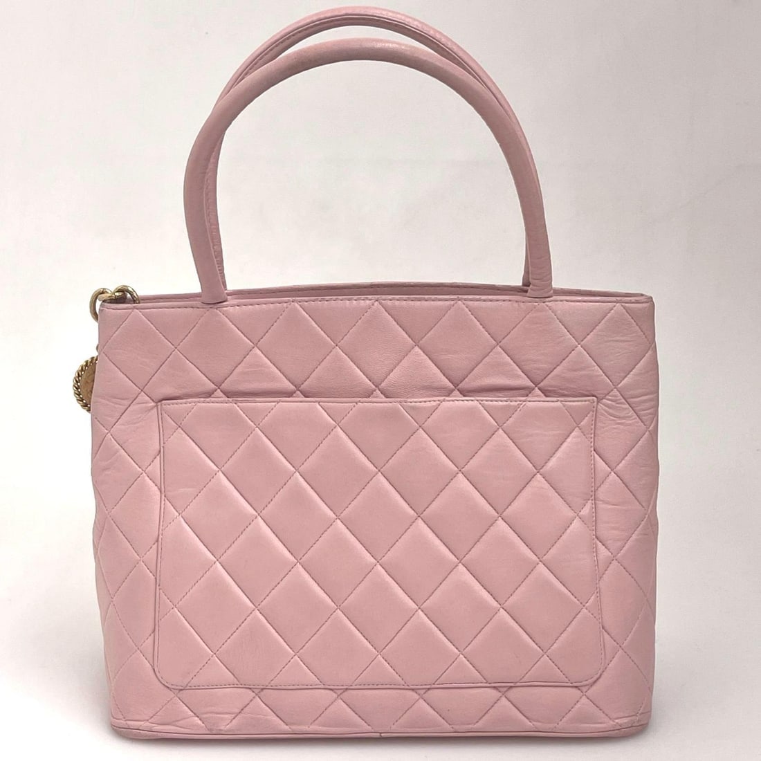 CHANEL Vintage Medaillon Handbag in Pink Lambskin - 10