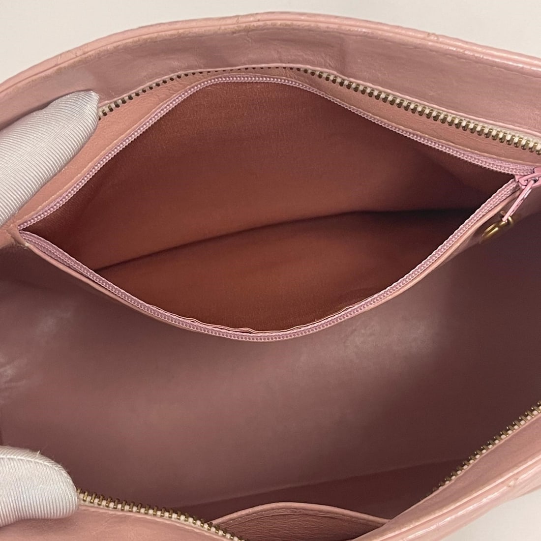 CHANEL Vintage Medaillon Handbag in Pink Lambskin - 13