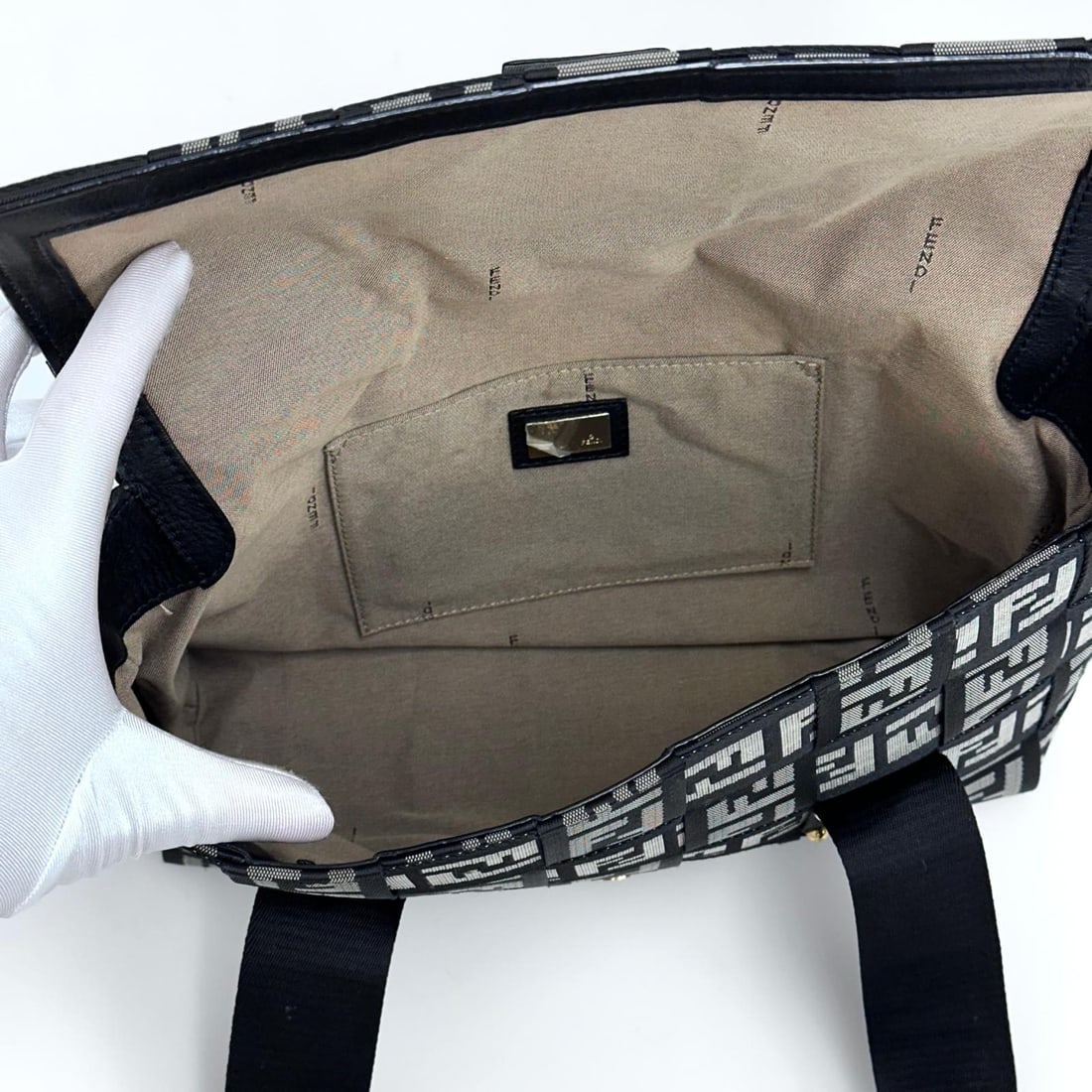 FENDI Baguette handbag in FF fabric with black leather details - 12