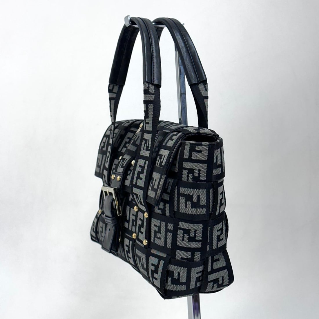 FENDI Baguette handbag in FF fabric with black leather details - 3