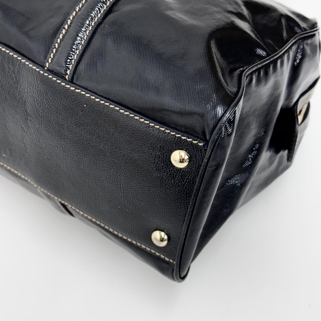 GUCCI Britt Black Patent Leather Shoulder Bag with Enamelled Logo - 9