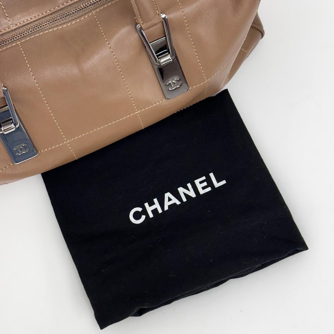 CHANEL Chocolate Bar Bowling Bag in Taupe Leather - 17