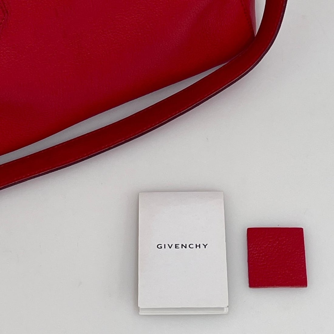 GIVENCHY Antigona Small Bag in Red Leather - 13