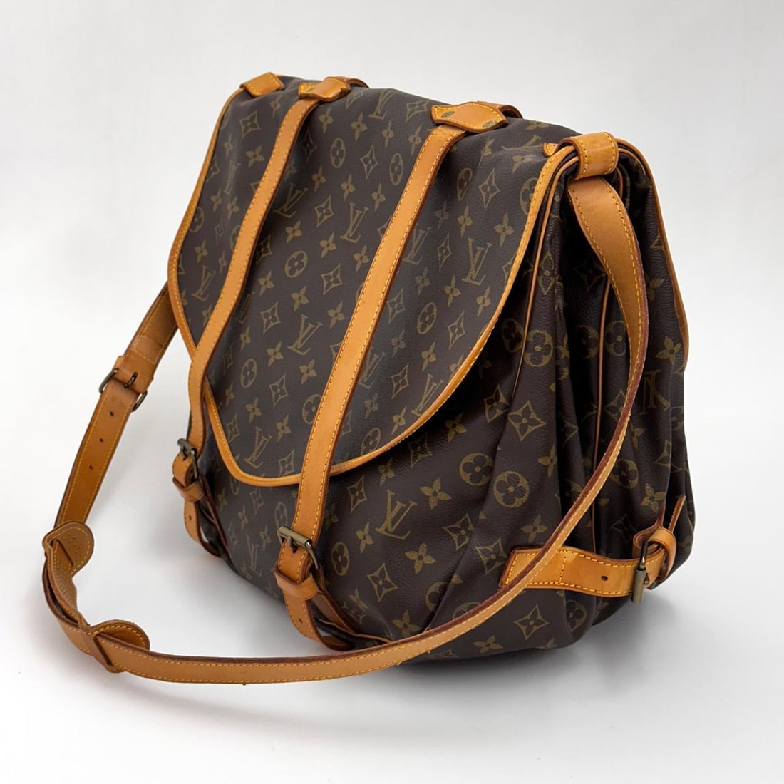 LOUIS VUITTON Rare Vintage Saumur 40 Bag in Monogram Canvas - 3