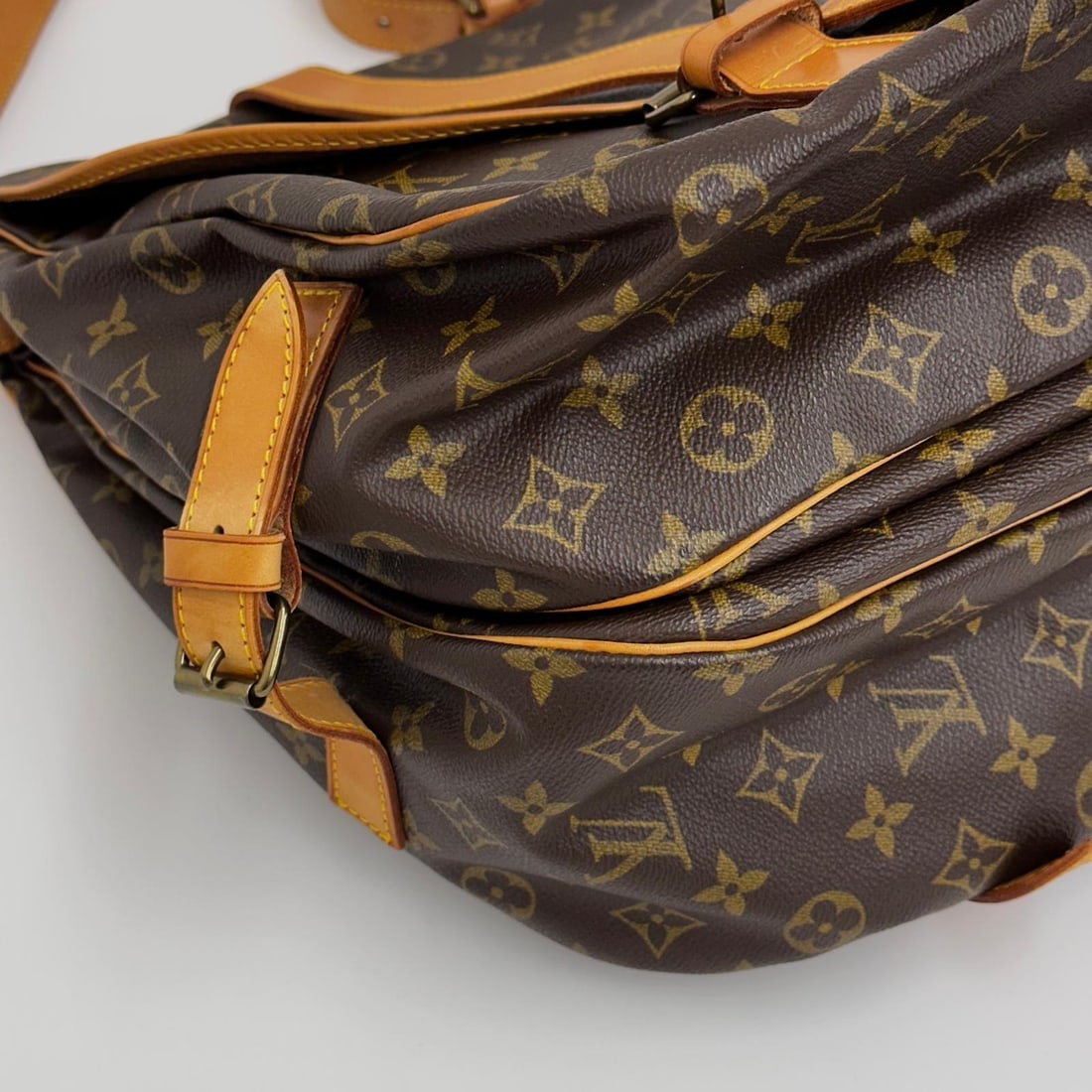 LOUIS VUITTON Rare Vintage Saumur 40 Bag in Monogram Canvas - 7