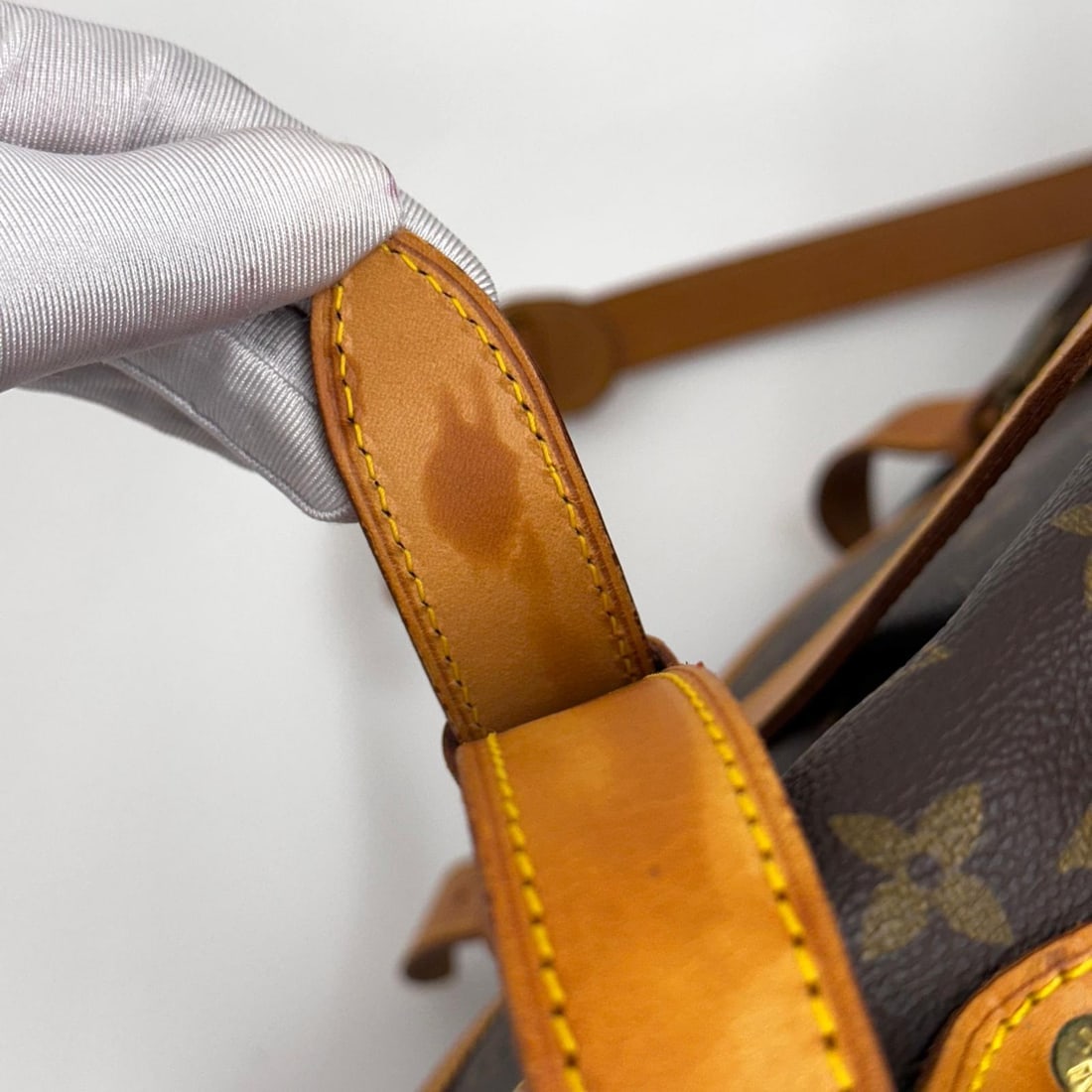 LOUIS VUITTON Rare Vintage Saumur 40 Bag in Monogram Canvas - 9