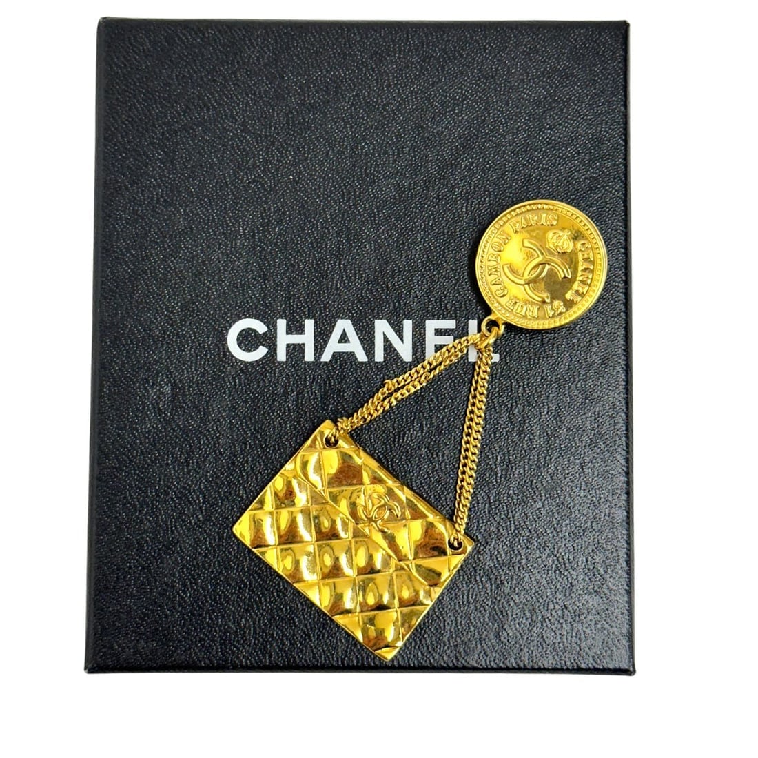 CHANEL Classic Flap gold-plated brooch. - 7