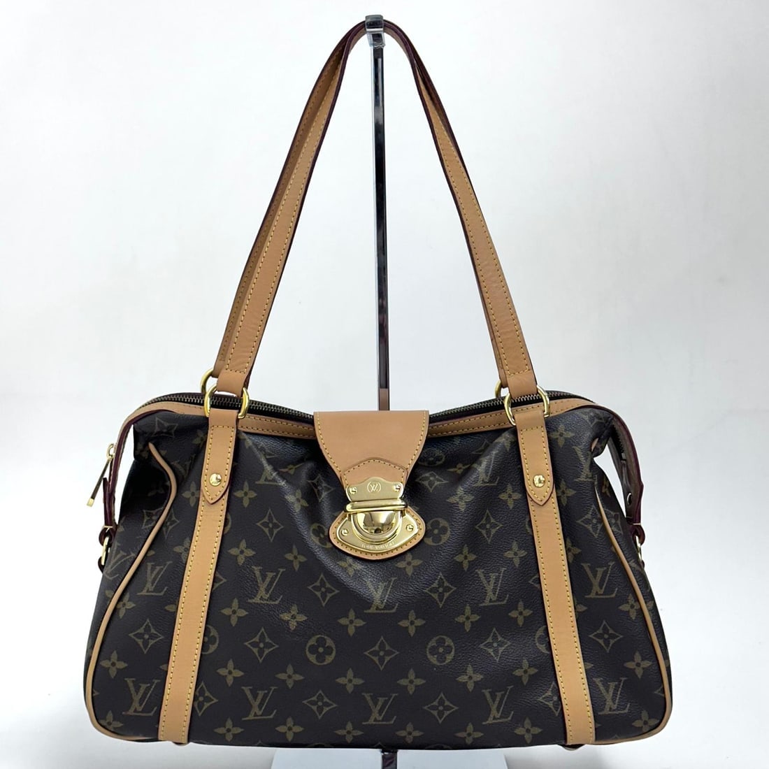 LOUIS VUITTON Stresa PM bag in Monogram canvas: Title: LOUIS VUITTON Stresa PM bag in Monogram canvasMaterial:Coated CanvasDimensions: • Length: 40 cm• Height: 22 cm• Width: 15 cmDescription:(6227B481). Louis Vuitton Stresa PM