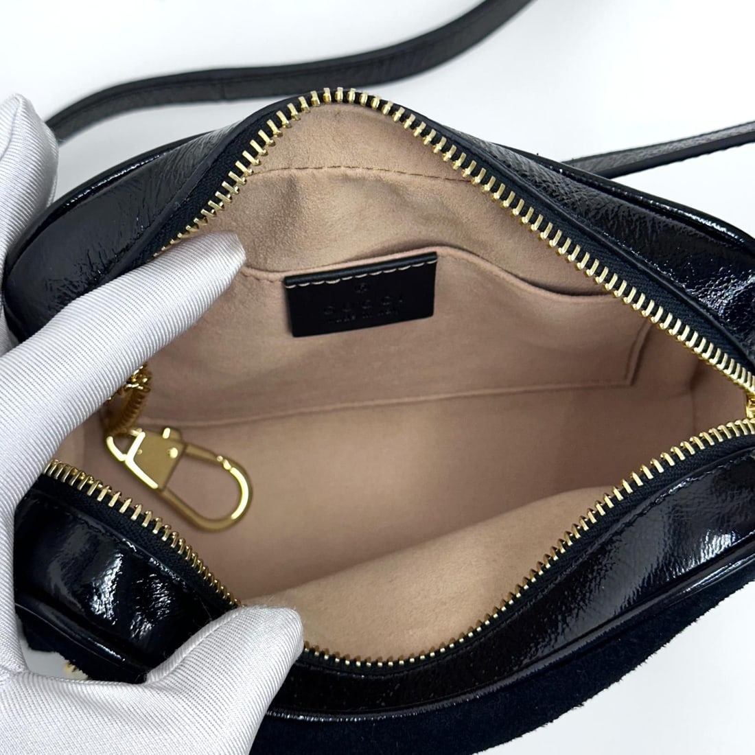 GUCCI Ophidia Small Camera Bag in Black Suede and Patent Leather. - 13