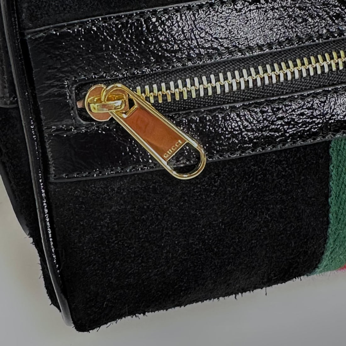 GUCCI Ophidia Small Camera Bag in Black Suede and Patent Leather. - 7