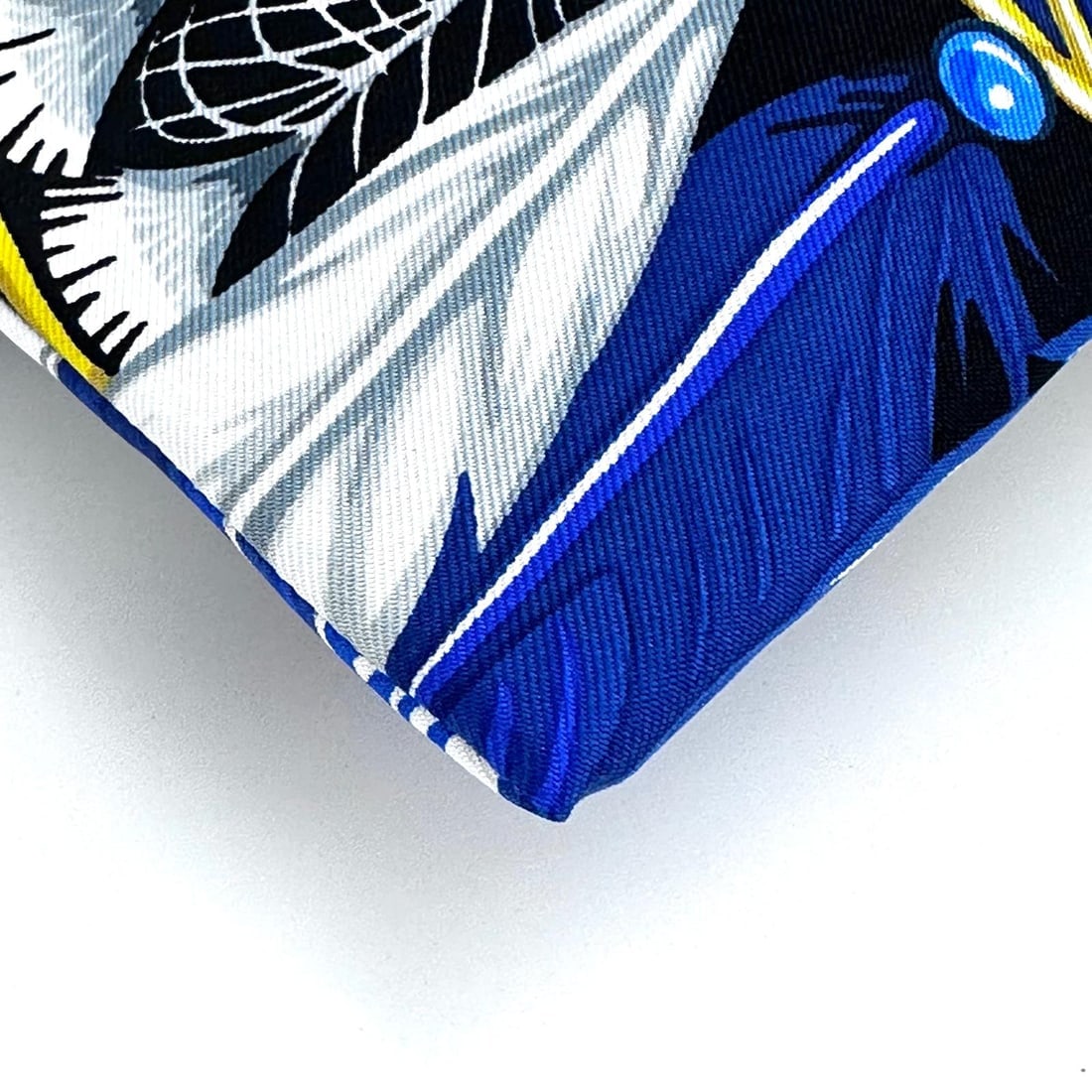 HERMES “Les Plumes” Multicolor Silk Twill Tote Bag – Never Used - 11