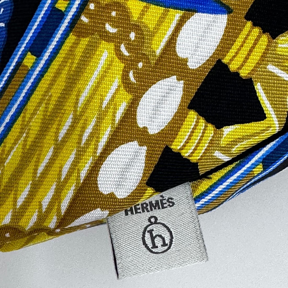 HERMES “Les Plumes” Multicolor Silk Twill Tote Bag – Never Used - 9