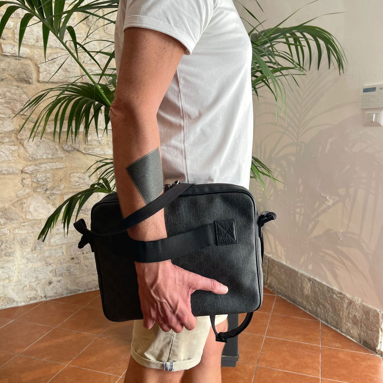 GUCCI Black GG Supreme Messenger Bag - 3