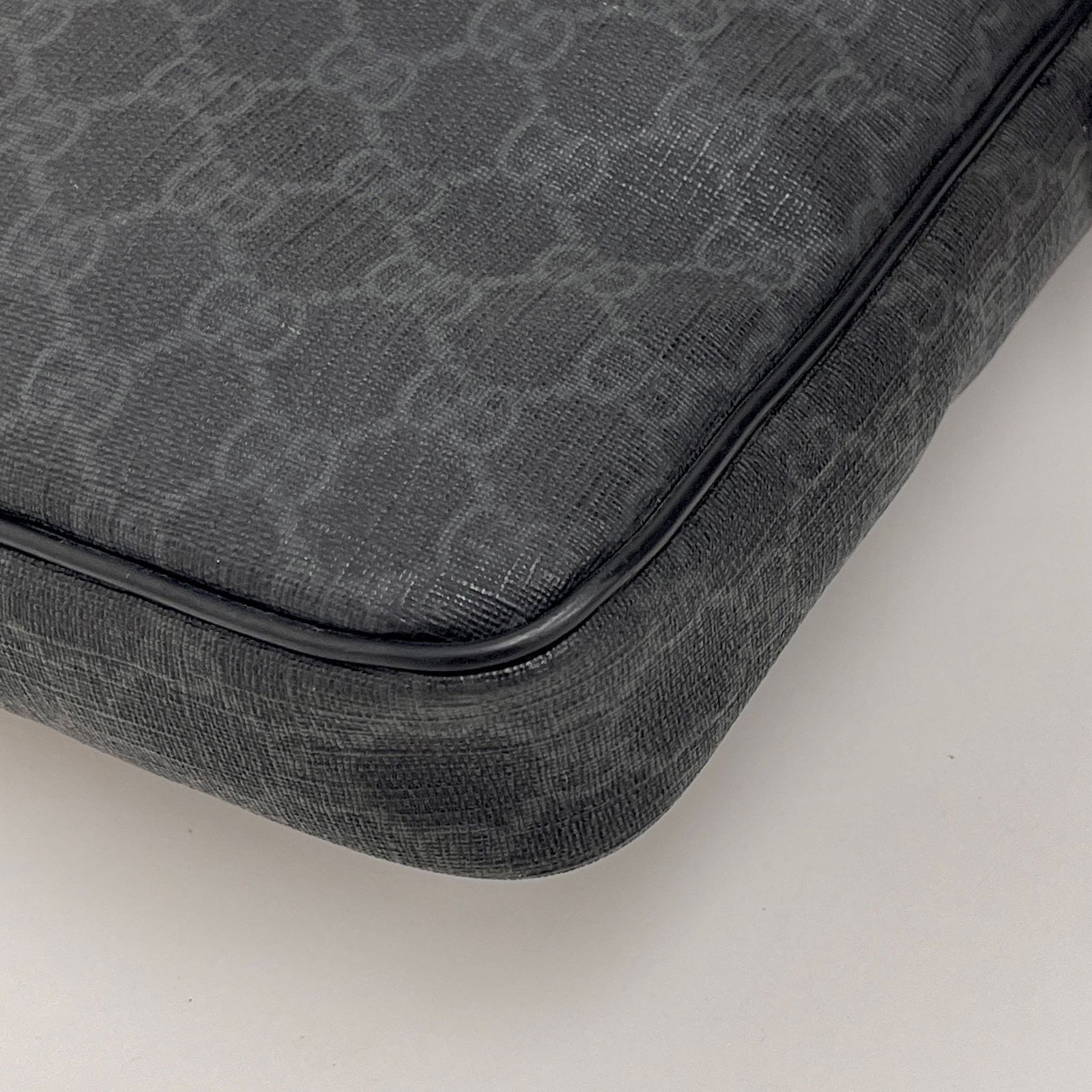 GUCCI Black GG Supreme Messenger Bag - 9