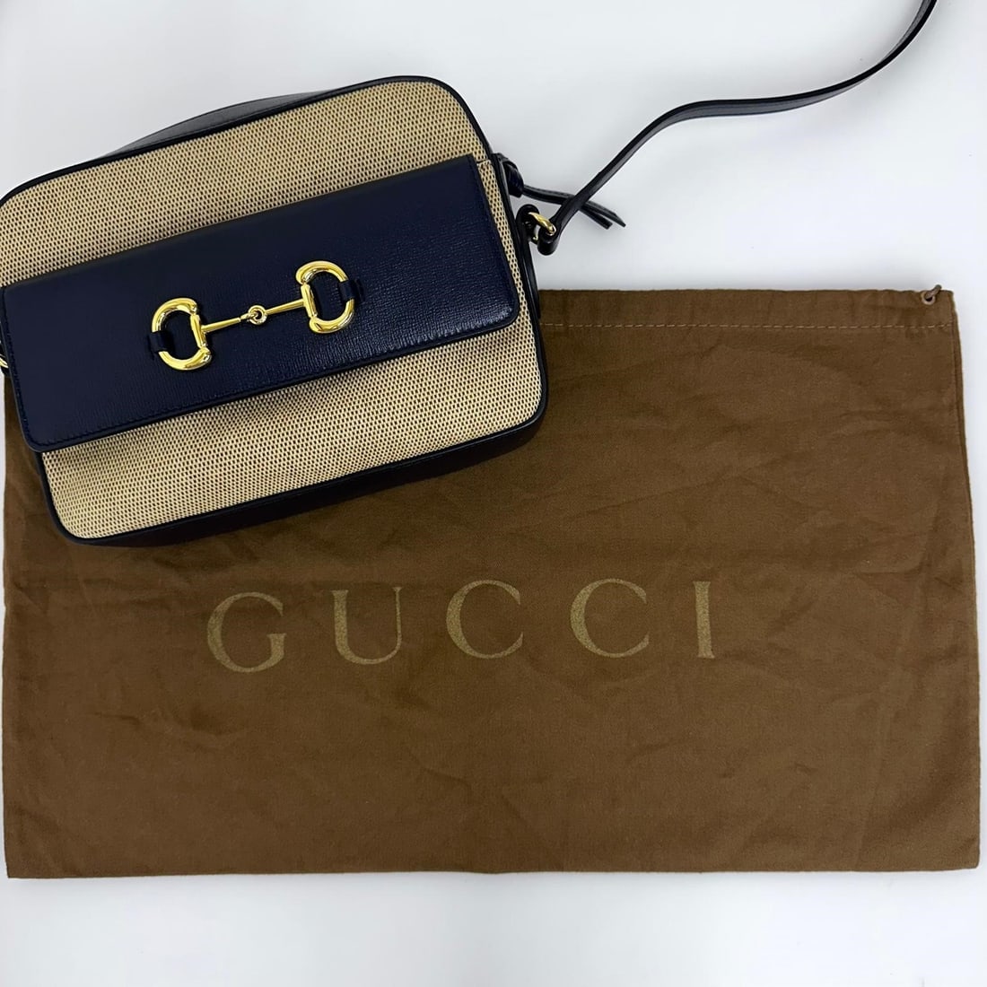 GUCCI 1955 Horsebit Shoulder Camera Bag in Beige Canvas and Blue Leather - 13